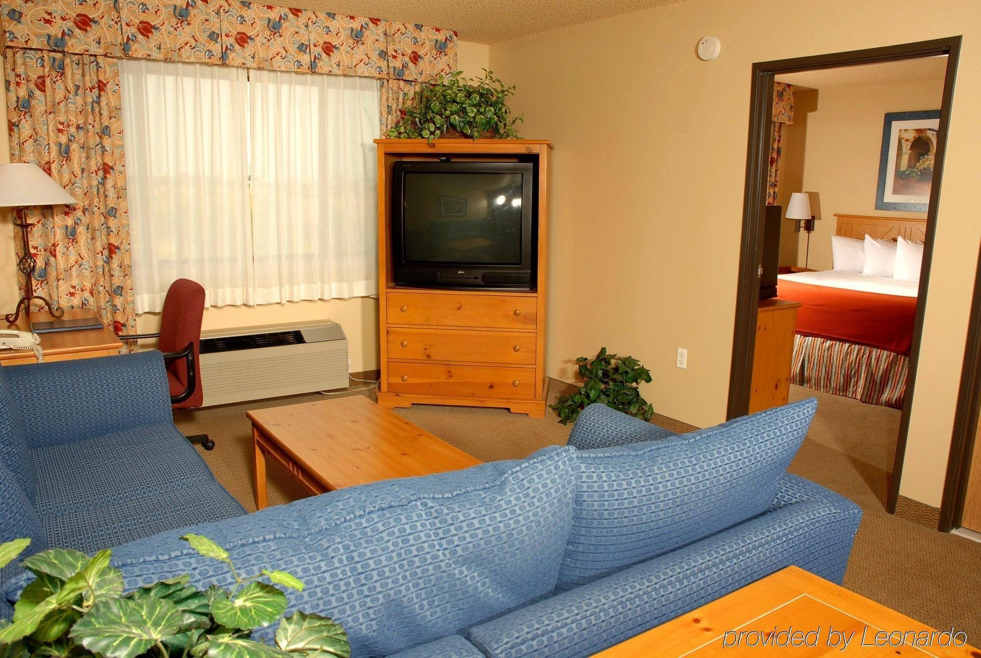 Red Lion Inn & Suites Goodyear Room photo